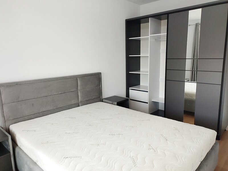 Dristor, Fizicienilor, metrou Nicolae Grigorescu, 2 camere.